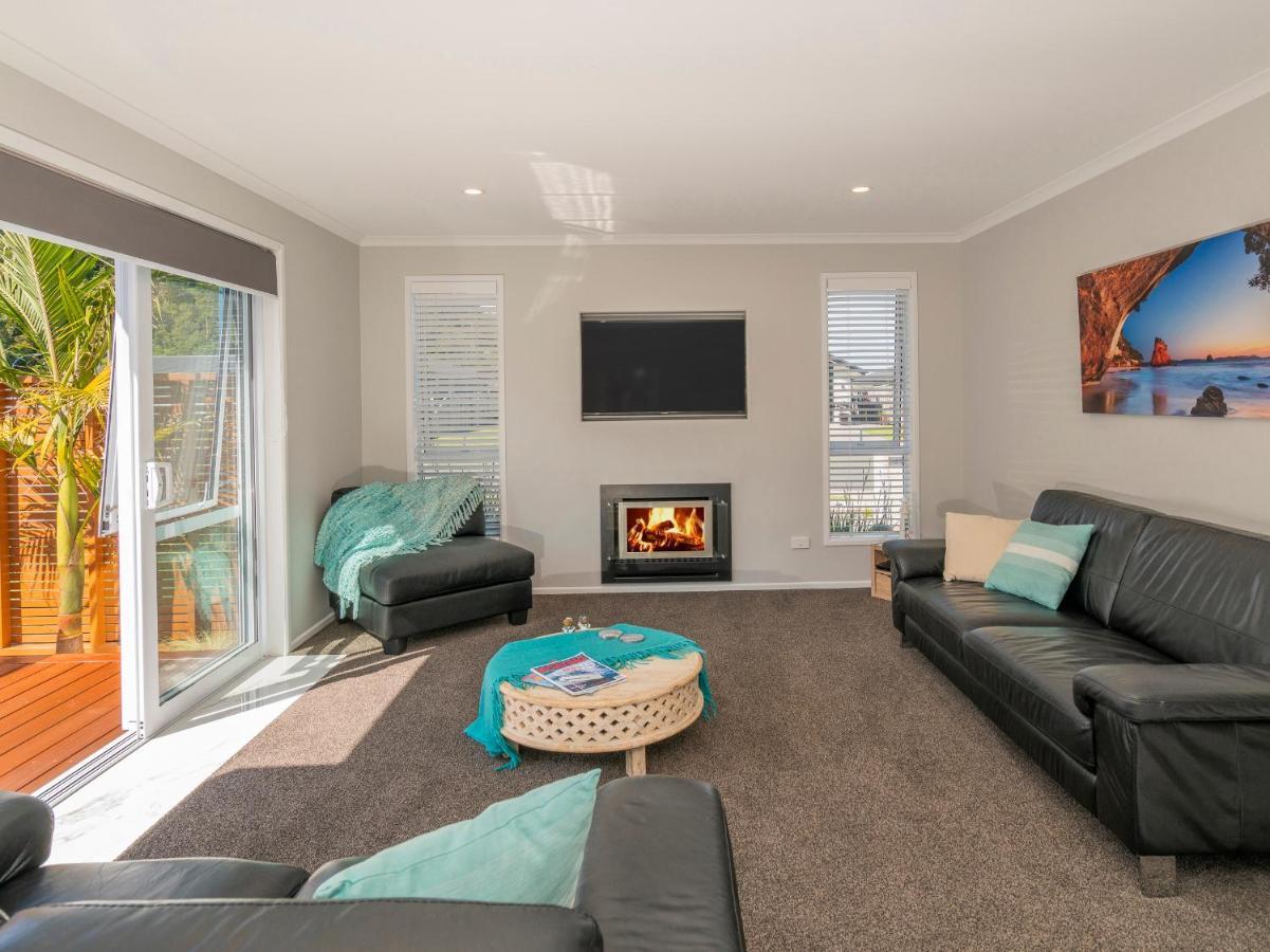 Modern Beach Pad - Whitianga Holiday Home Eksteriør billede