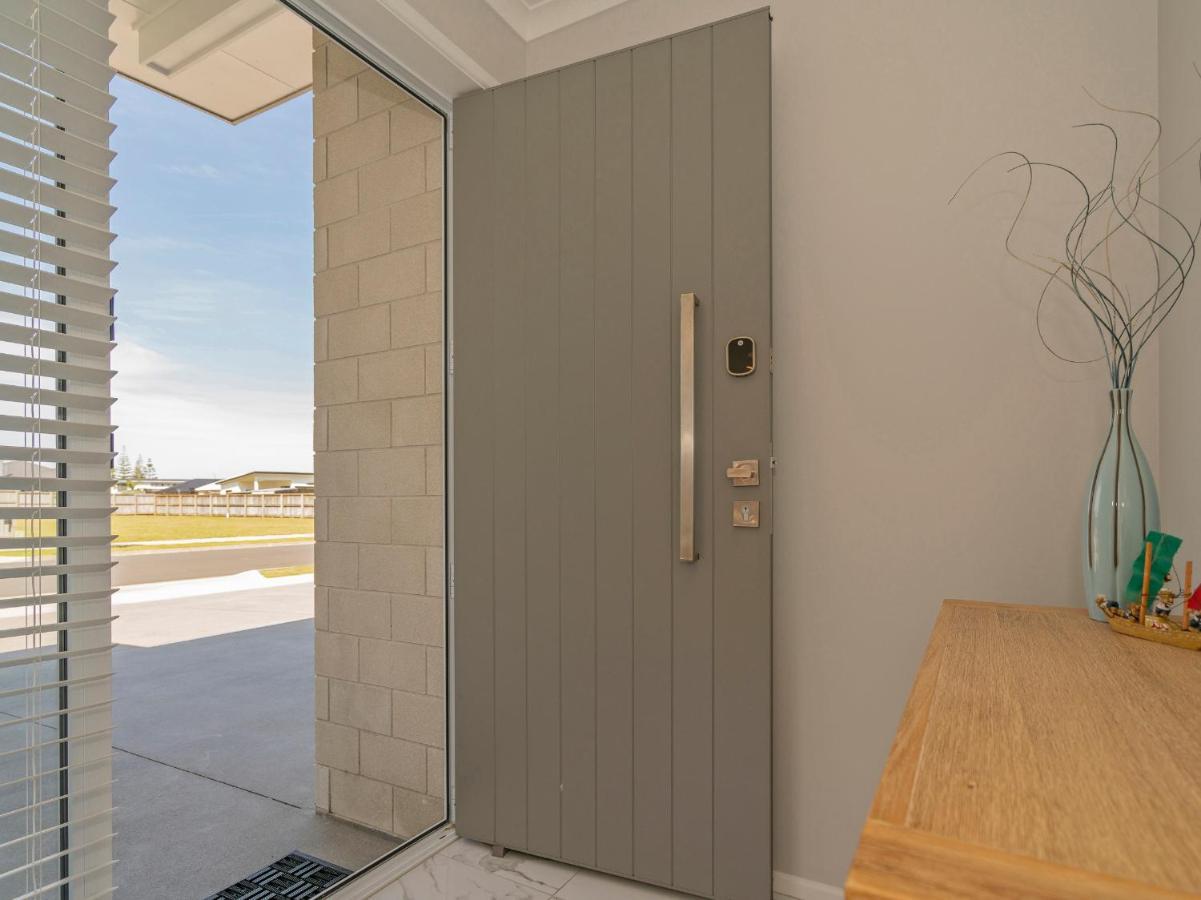 Modern Beach Pad - Whitianga Holiday Home Eksteriør billede