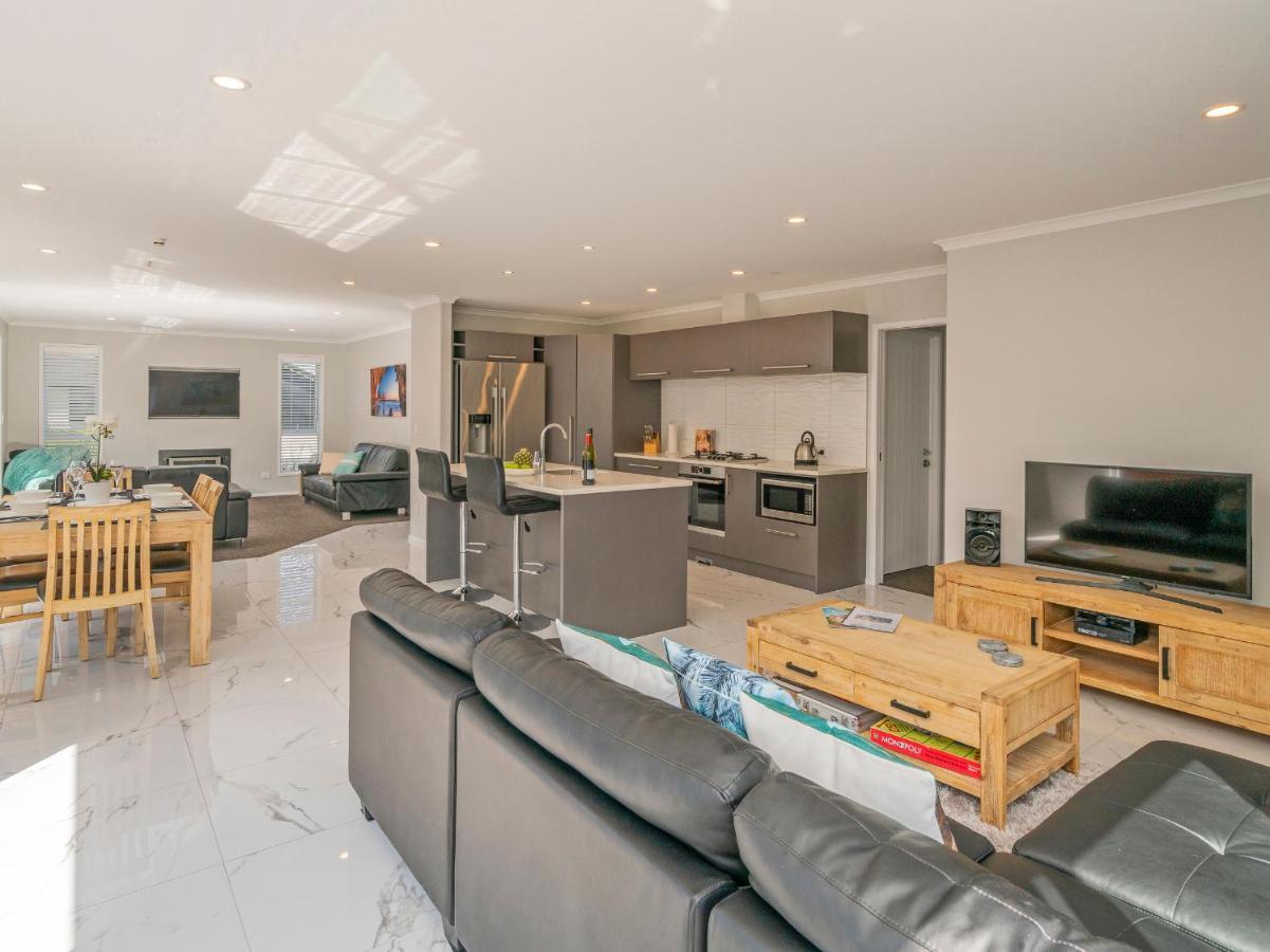 Modern Beach Pad - Whitianga Holiday Home Eksteriør billede