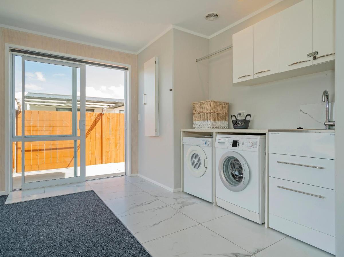 Modern Beach Pad - Whitianga Holiday Home Eksteriør billede